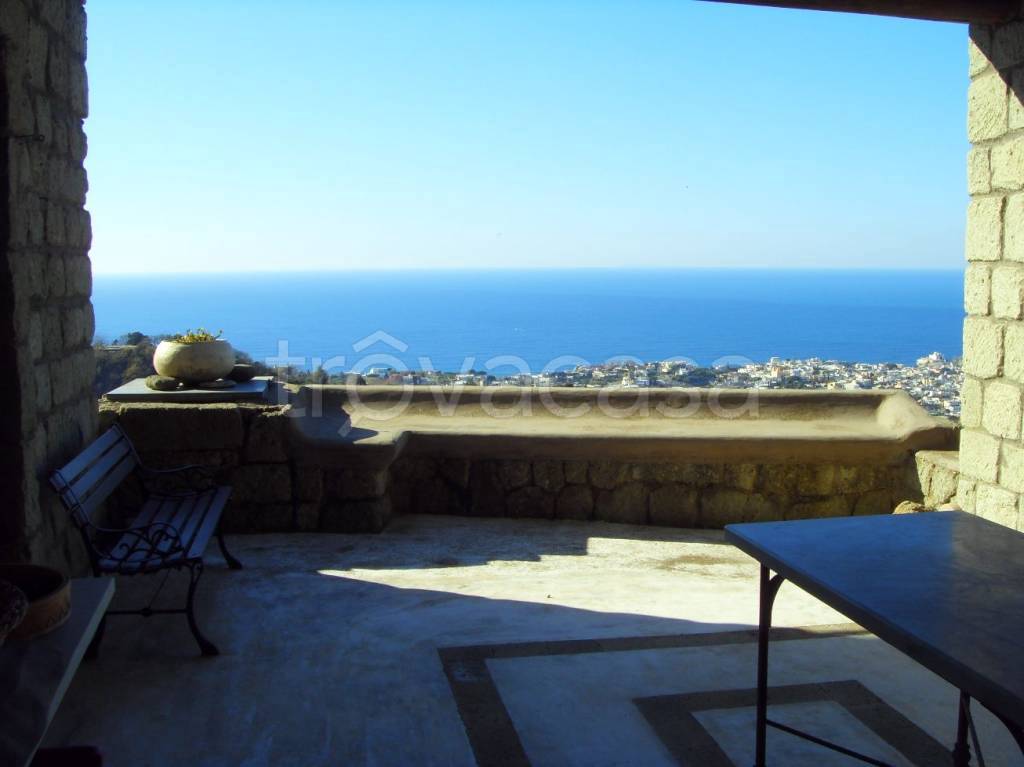 casa indipendente in vendita a Forio