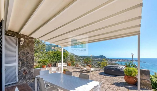 casa indipendente in vendita a Forio