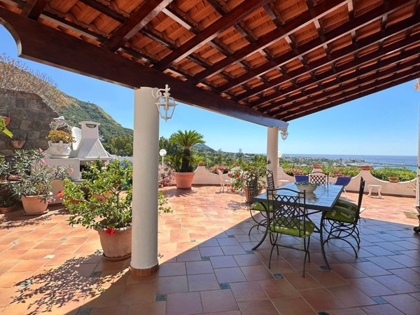 casa indipendente in vendita a Forio in zona Panza