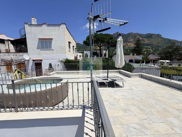 casa indipendente in vendita a Forio