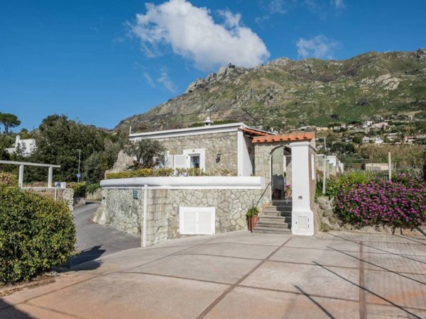 casa indipendente in vendita a Forio in zona Panza