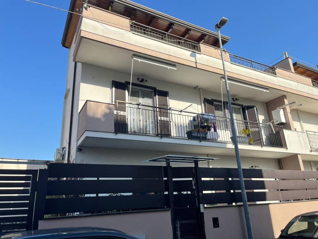 casa indipendente in vendita a Frattamaggiore