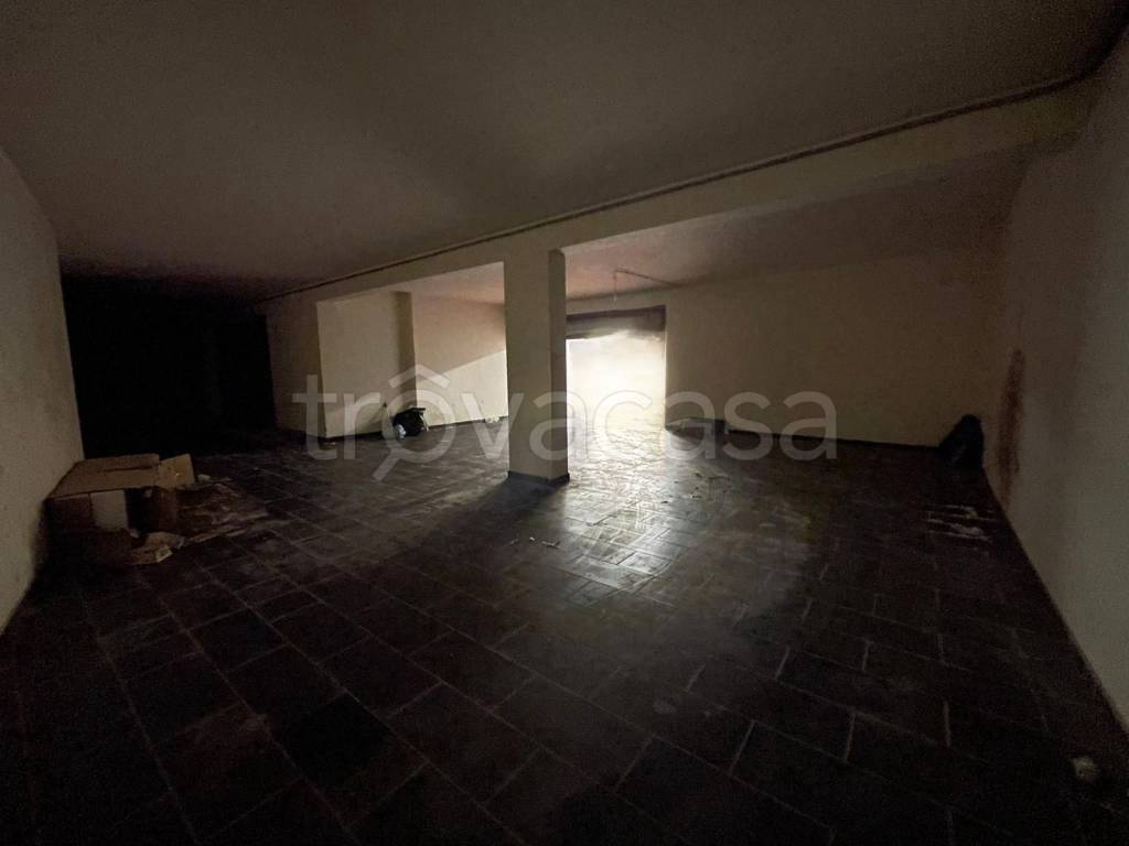 locale di sgombero in vendita a Frattamaggiore