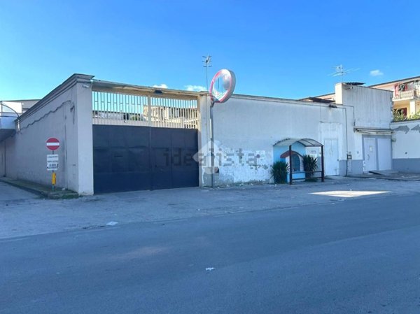 locale commerciale in vendita a Frattamaggiore