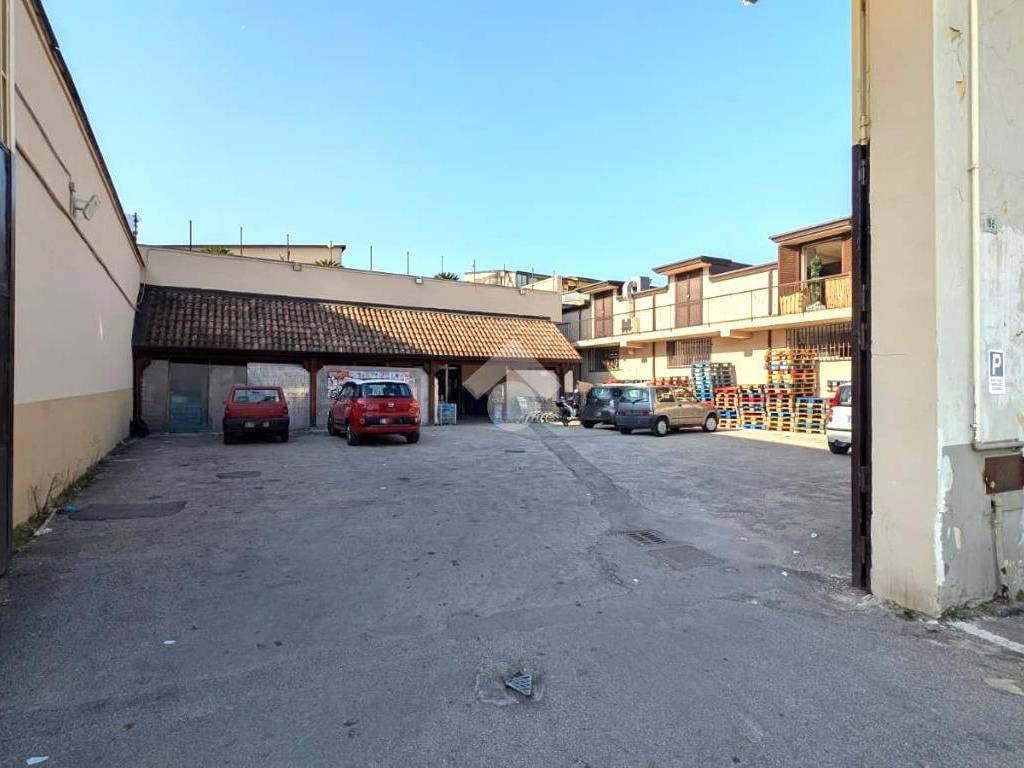 locale commerciale in vendita a Frattamaggiore