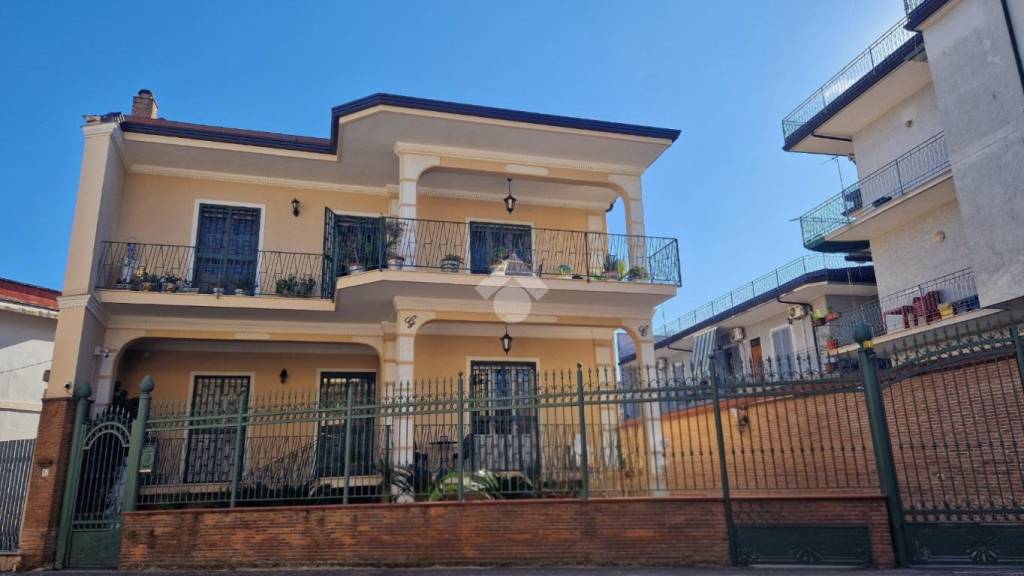 casa indipendente in vendita a Frattamaggiore