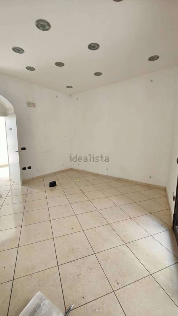 locale commerciale in vendita a Frattamaggiore