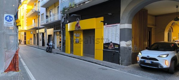 locale commerciale in vendita a Frattamaggiore