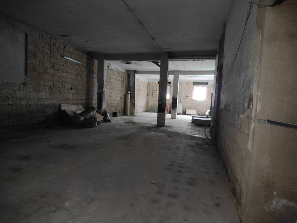locale commerciale in vendita a Frattamaggiore