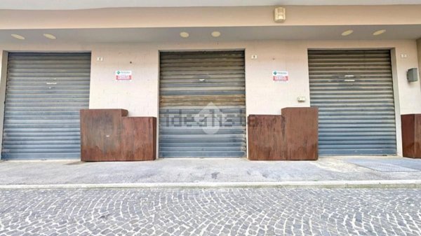 locale commerciale in vendita a Frattamaggiore