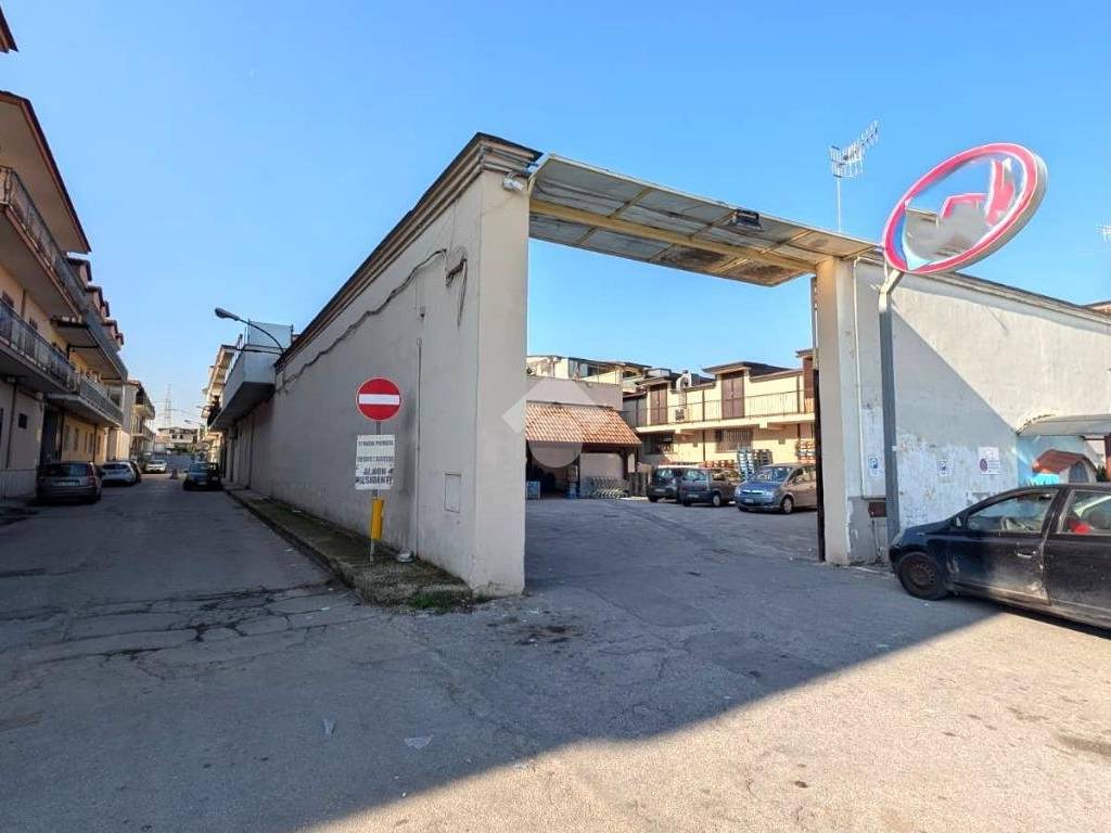 locale commerciale in vendita a Frattamaggiore