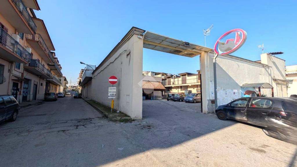 locale commerciale in vendita a Frattamaggiore
