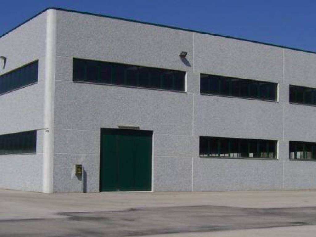 locale commerciale in vendita a Frattamaggiore