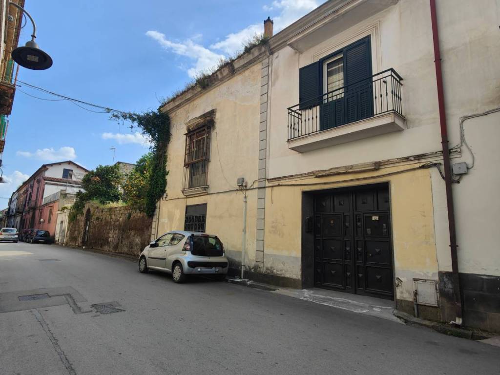 intera palazzina in vendita a Frattaminore