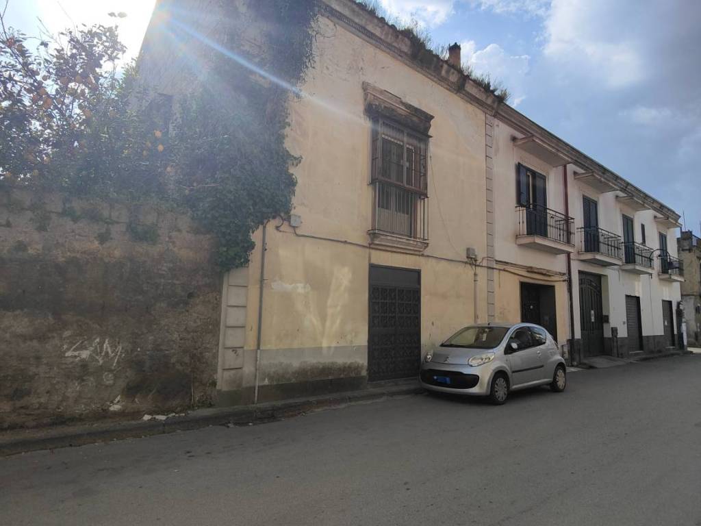 intera palazzina in vendita a Frattaminore