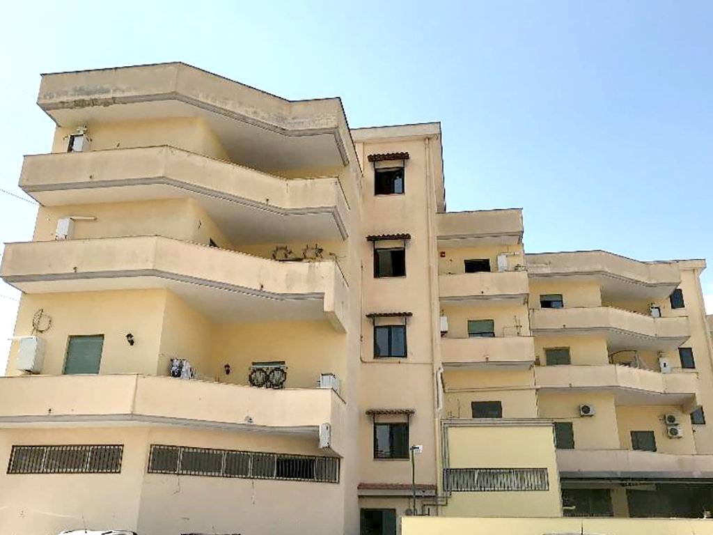 intera palazzina in vendita a Frattaminore