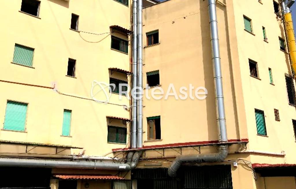 locale commerciale in vendita a Frattaminore