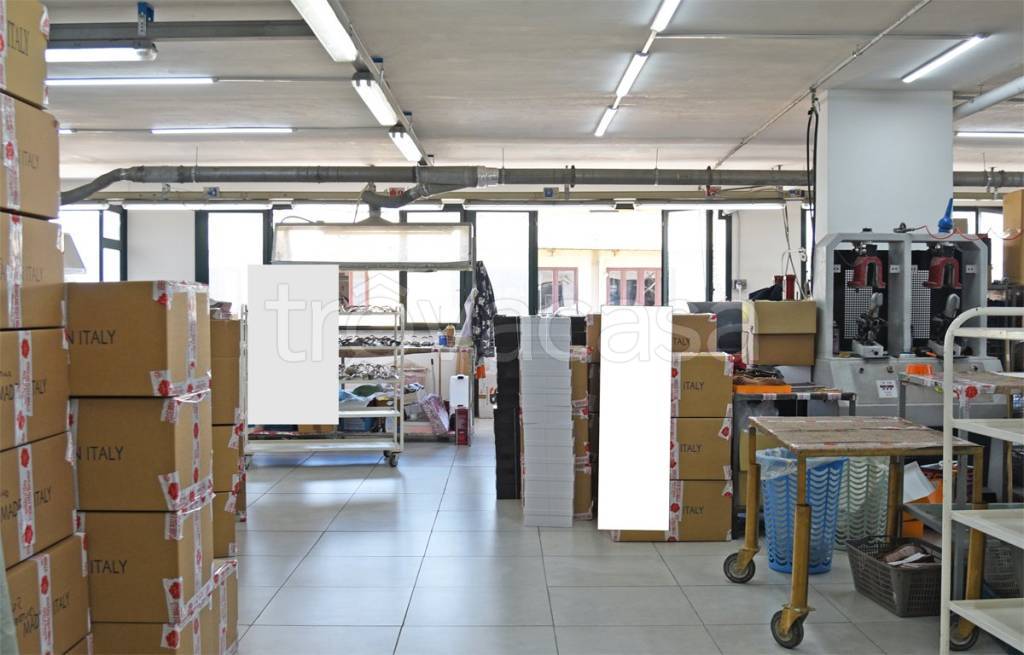 locale commerciale in vendita a Frattaminore