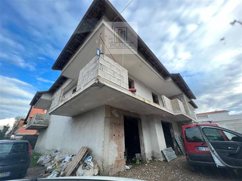 casa indipendente in vendita a Giugliano in Campania in zona Varcaturo