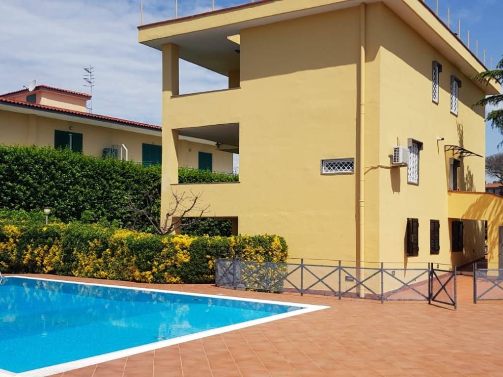 casa indipendente in vendita a Giugliano in Campania in zona Licola