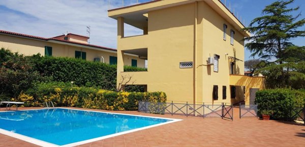 casa indipendente in vendita a Giugliano in Campania in zona Licola