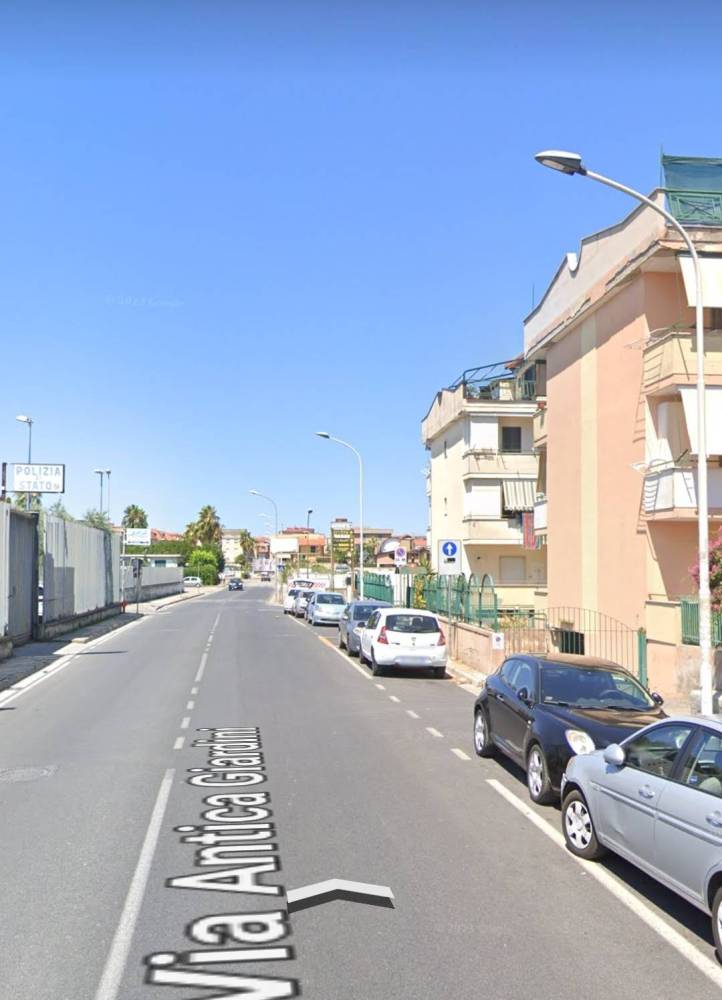 locale di sgombero in vendita a Giugliano in Campania