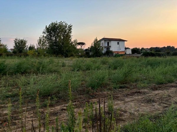 terreno agricolo in vendita a Giugliano in Campania in zona Varcaturo
