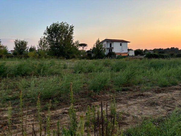 terreno agricolo in vendita a Giugliano in Campania in zona Varcaturo
