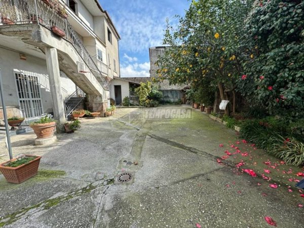 intera palazzina in vendita a Giugliano in Campania