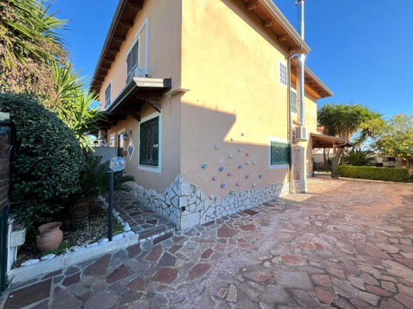 casa indipendente in vendita a Giugliano in Campania in zona Massariola / Amodio