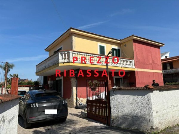 casa indipendente in vendita a Giugliano in Campania in zona Lago Patria