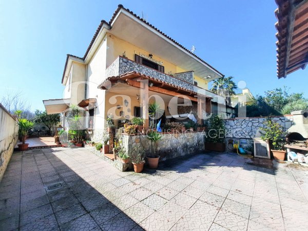 casa indipendente in vendita a Giugliano in Campania