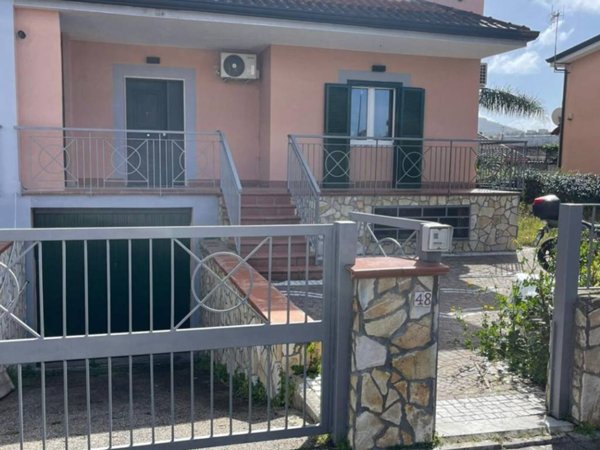 casa indipendente in vendita a Giugliano in Campania in zona Licola