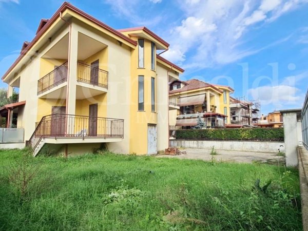 casa indipendente in vendita a Giugliano in Campania in zona Varcaturo