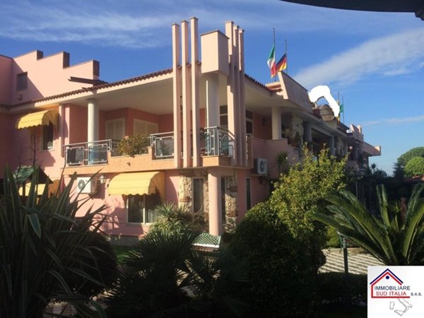 negozio in vendita a Giugliano in Campania