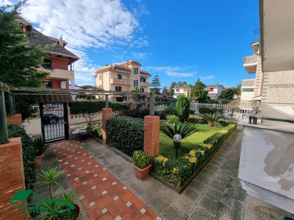 appartamento in vendita a Giugliano in Campania in zona Varcaturo