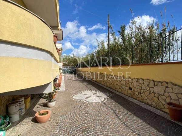 casa indipendente in vendita a Giugliano in Campania in zona Lago Patria