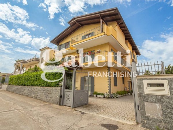 intera palazzina in vendita a Giugliano in Campania in zona Ponte Riccio