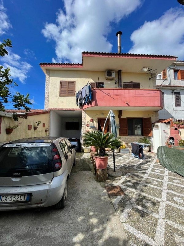casa indipendente in vendita a Giugliano in Campania in zona Lago Patria