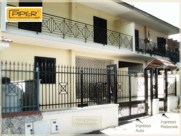 casa indipendente in vendita a Giugliano in Campania in zona Varcaturo