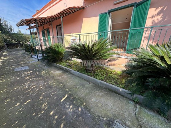 casa indipendente in vendita a Giugliano in Campania