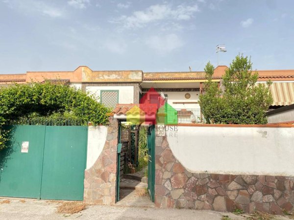 casa indipendente in vendita a Giugliano in Campania in zona Varcaturo