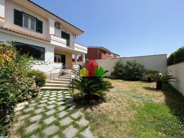 casa indipendente in vendita a Giugliano in Campania in zona Lago Patria