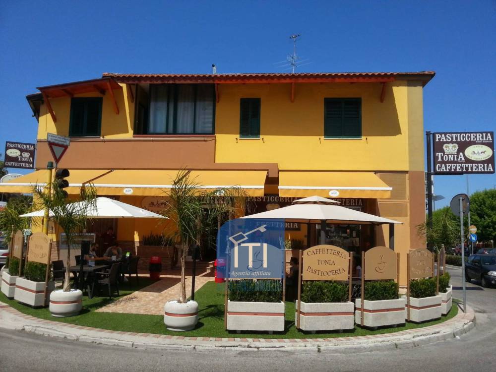 negozio in vendita a Giugliano in Campania