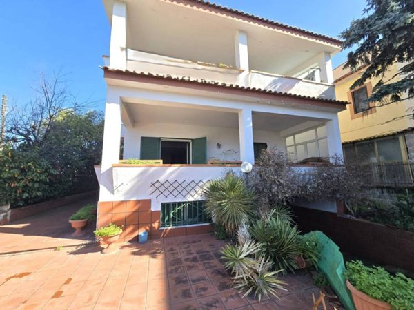 casa indipendente in vendita a Giugliano in Campania in zona Licola