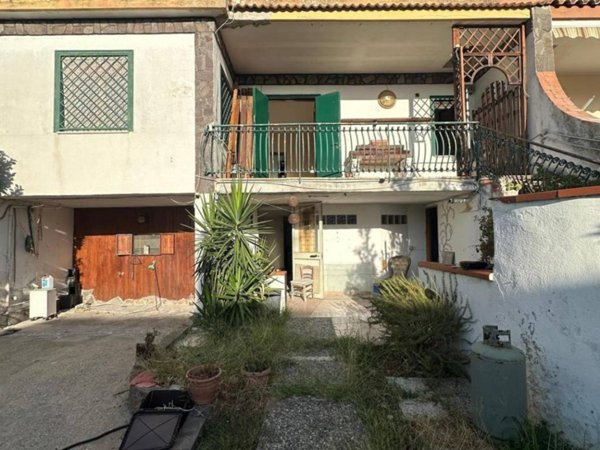 casa indipendente in vendita a Giugliano in Campania in zona Varcaturo