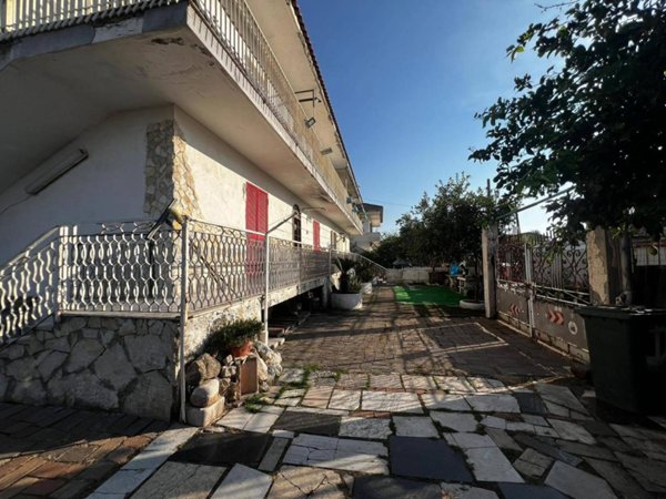 casa indipendente in vendita a Giugliano in Campania in zona Varcaturo