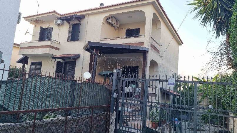 casa indipendente in vendita a Giugliano in Campania in zona Lago Patria