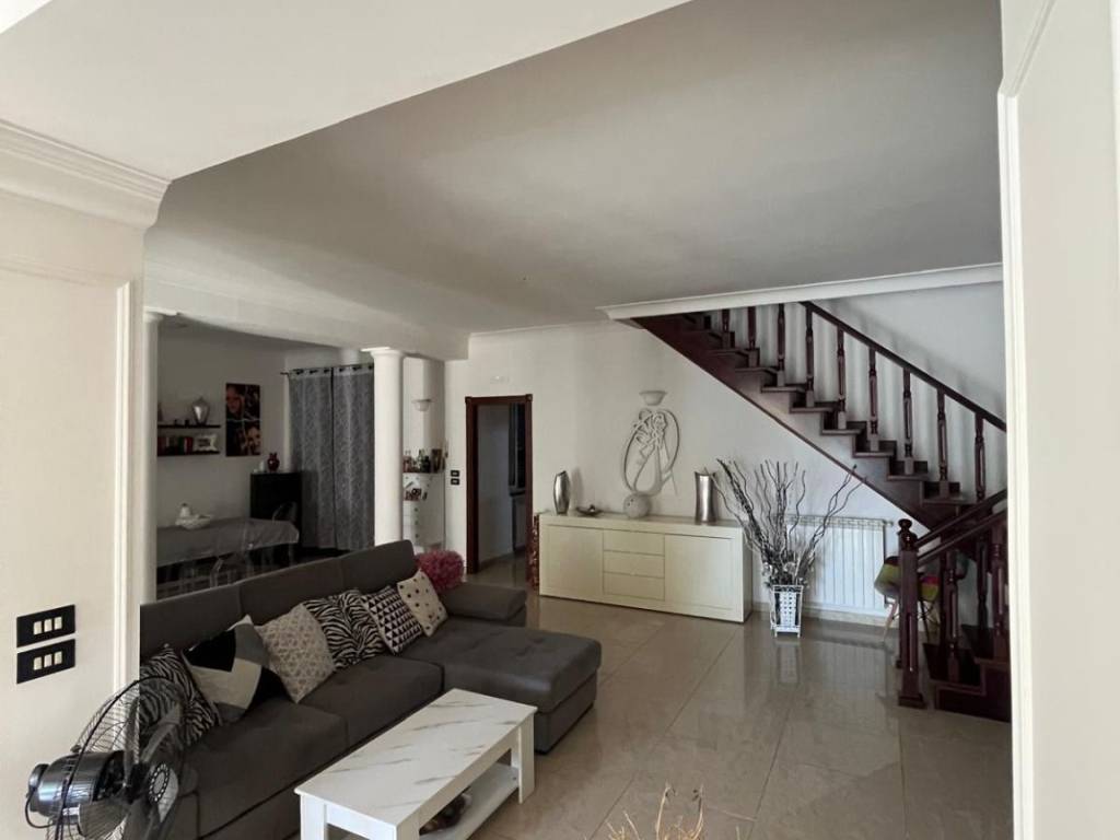 casa indipendente in vendita a Giugliano in Campania in zona Varcaturo