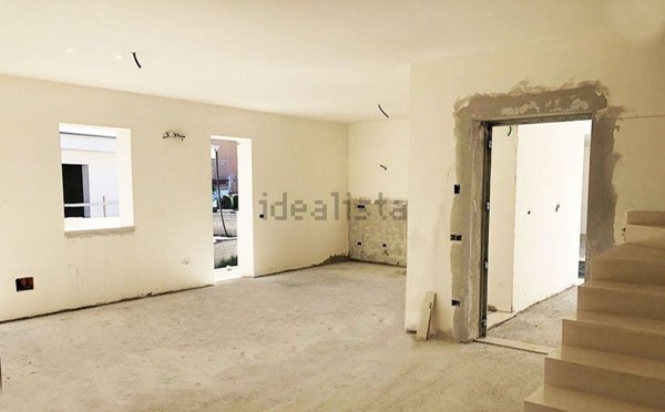 casa indipendente in vendita a Giugliano in Campania in zona Varcaturo